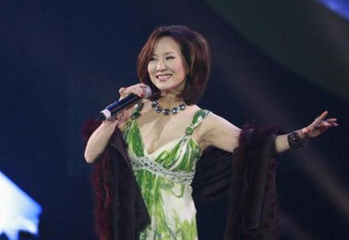 郑绪岚|原来她已不是“中国国籍”！曾上春晚走红，后远嫁洋老公却遭抛弃