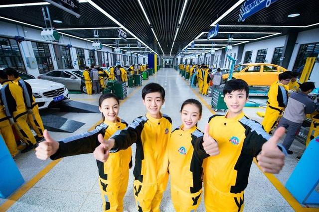 职业教育|官方下发通知，职本学位效力=普本，网友直言“搞了个四本？”