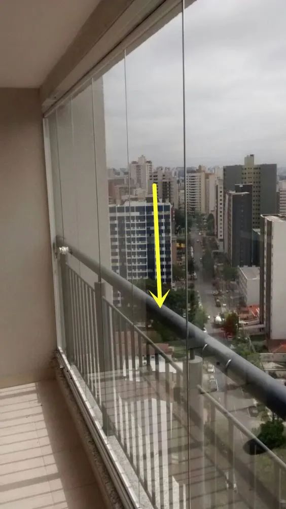 封阳台时护栏留在室内还是室外？各种说法都有理，幸好我家没装错