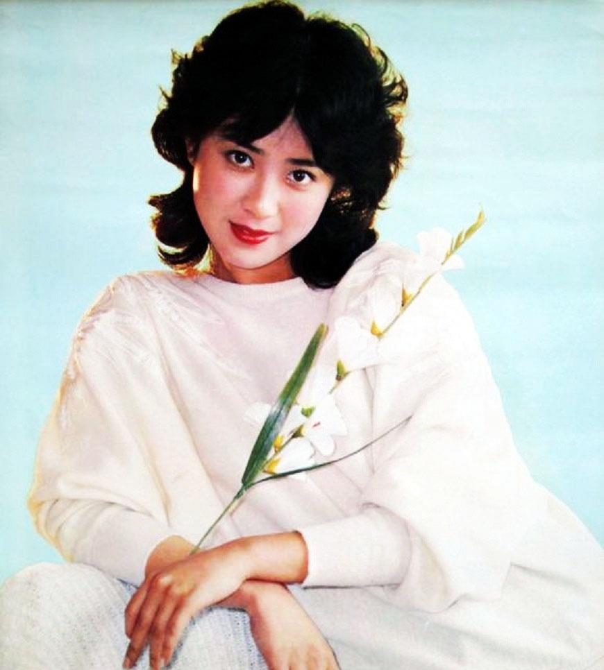傅艺伟|傅艺伟“幻灭史”，她积累起来的“妖气”，就这样被一朝吹散了
