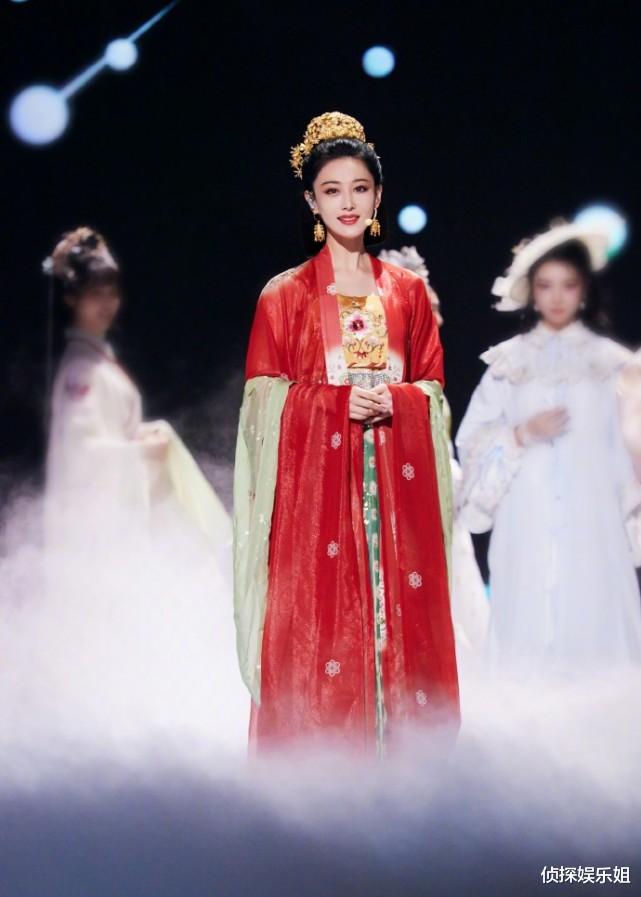 张馨予|张馨予《浪姐2》成团夜穿汉服，颜值360度无死角，现场比精修还美