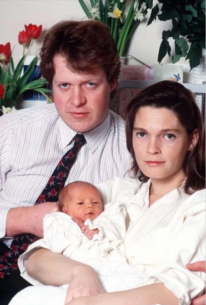 威廉|戴安娜高颜值的娘家人：27岁侄子比威廉还帅，继承家产和伯爵头衔