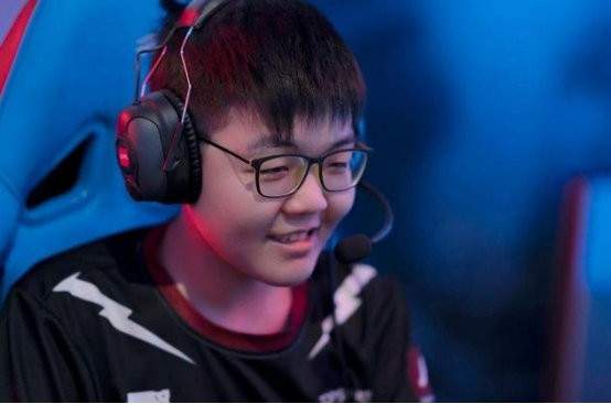 jdg战队|JDG官宣新年首播时间，“专业团队”遭粉丝调侃，369差点笑场！