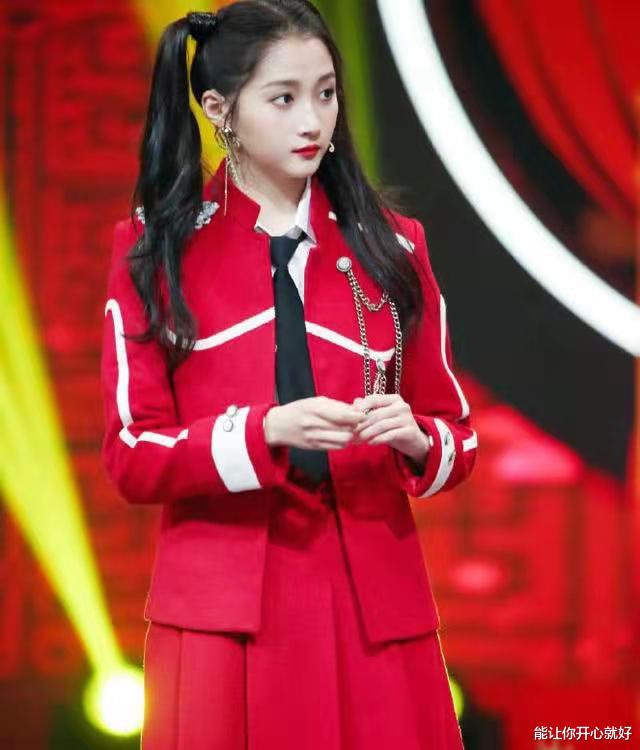 关晓彤|关晓彤在节目中曝光自己朋友圈，基本都是关小胖，真的太可爱了