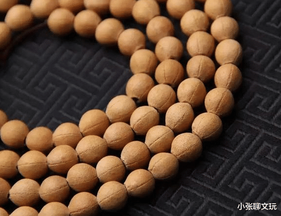 菩提|文玩菩提中的冷门手串，可玩性和颜值都不高，但卖的还挺贵