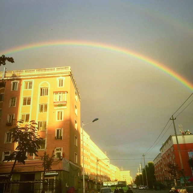 暴雨 暴雨之后出现的彩虹，为什么这么圆？大自然的奇迹！