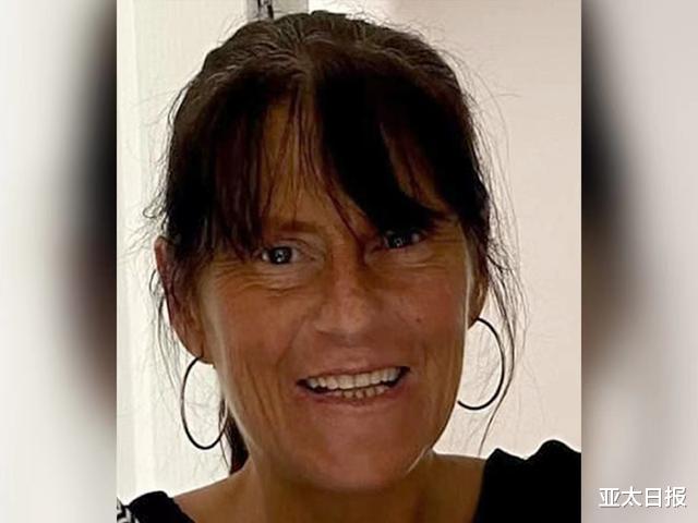 英国女子公交车上遇到一男子,当晚裸死街头