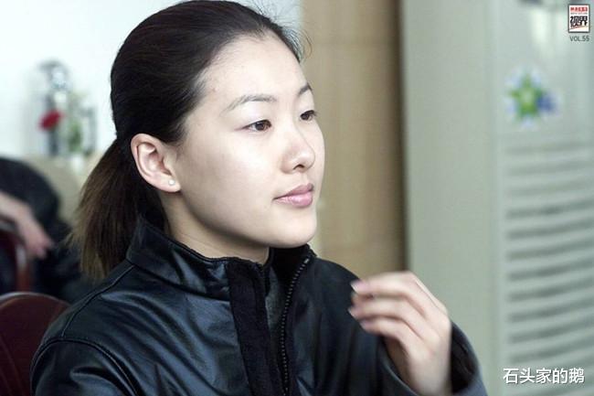 伏明霞|跳水皇后伏明霞风流情史无数，嫁大26岁老公，拼死生四胎。