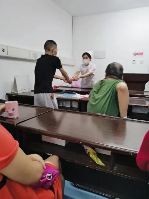 柯金健康|降糖不能光吃药？93岁退休医师：要想血糖稳，还需做好这3件事
