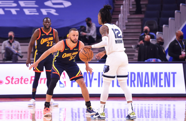 勇士队|灰熊半场9记三分+最多领先17分！勇士生死战陷绝境：库里两节17分