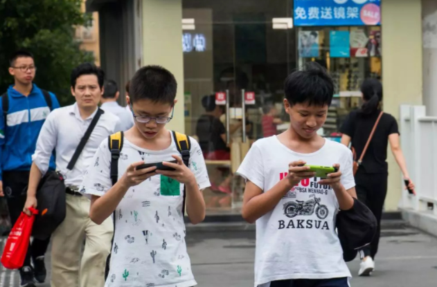 糯妈育儿经|小学生聊天方式走红，好似“特务接头”，家长查手机干着急看不懂