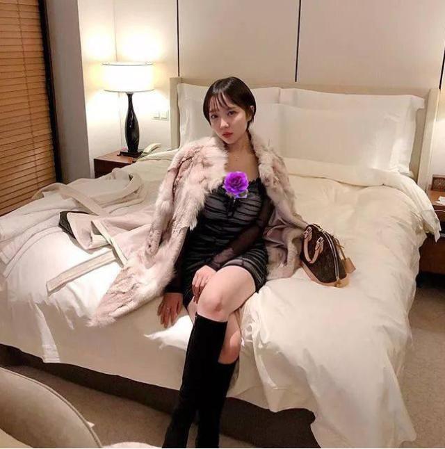 运动|44岁辣妈与18岁女儿同框，被误当作“姐妹”，一运动让她年轻靓丽