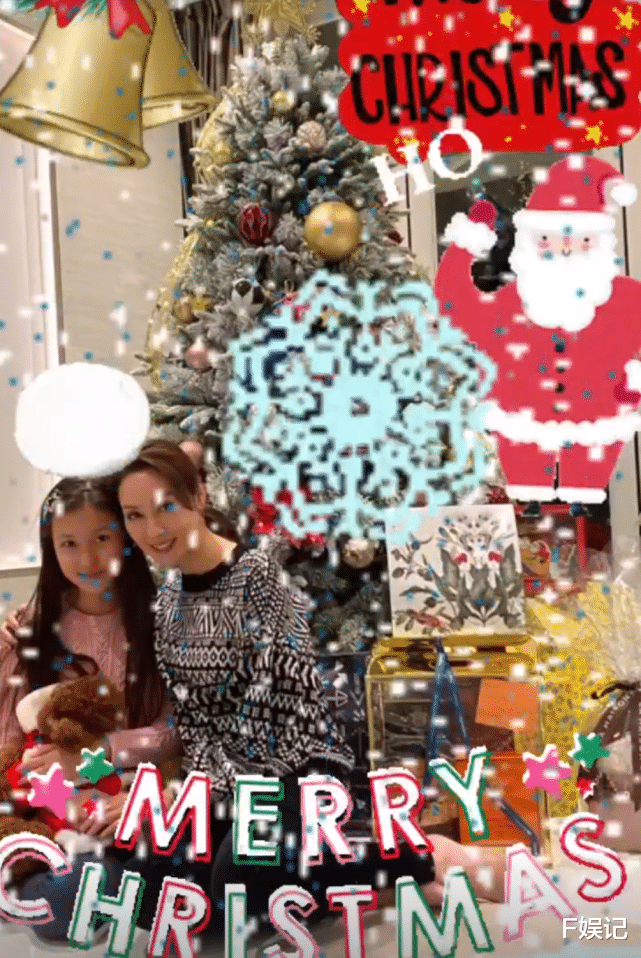 钟嘉欣|钟嘉欣携子返港过圣诞不寂寞 与林文龙郭可盈一家开心相聚