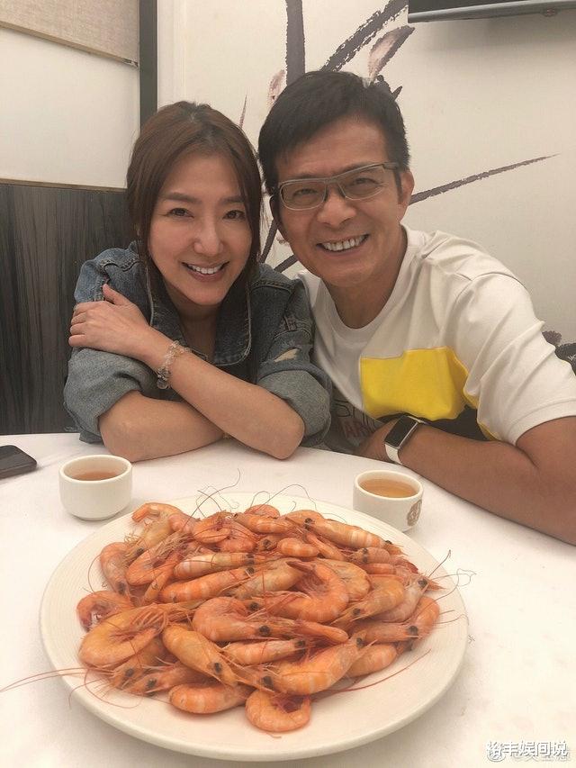 霍尊|黄日华新恋情？半个月内与女艺人约会两次，女方曾坦言迷恋眼镜男