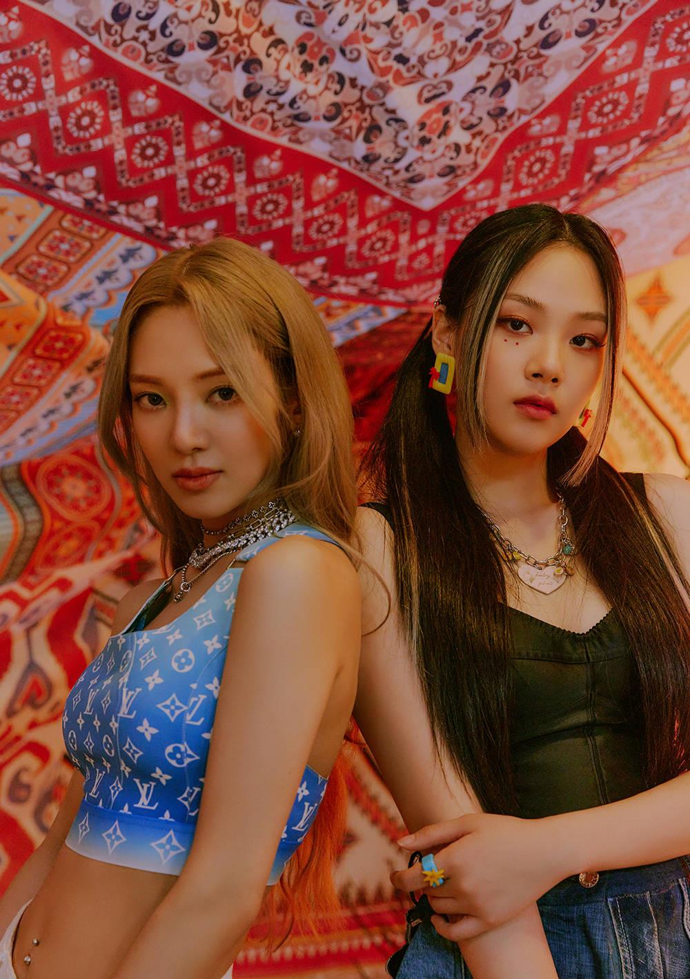 佟丽娅|少女时代孝渊在老板李秀满身边翩翩起舞，可爱笑容太疗愈！