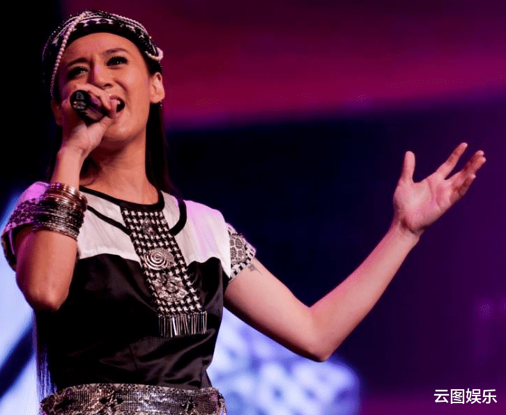 |41岁女星结婚8年宣布怀孕！不惧高龄生娃危险，怀孕后仍坚持唱跳