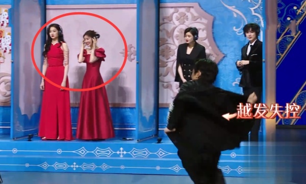 关晓彤|难怪女星不愿与毛晓彤同框，关晓彤和她站一起，才知冷白皮多优越