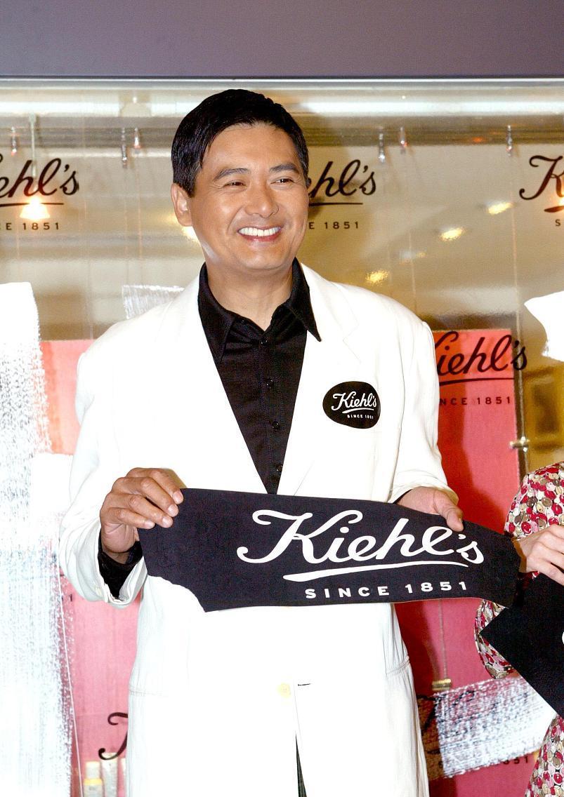 谢霆锋|41岁谢霆锋秀武术，66岁周润发在爬山，51岁钟丽缇冲浪，港星真棒