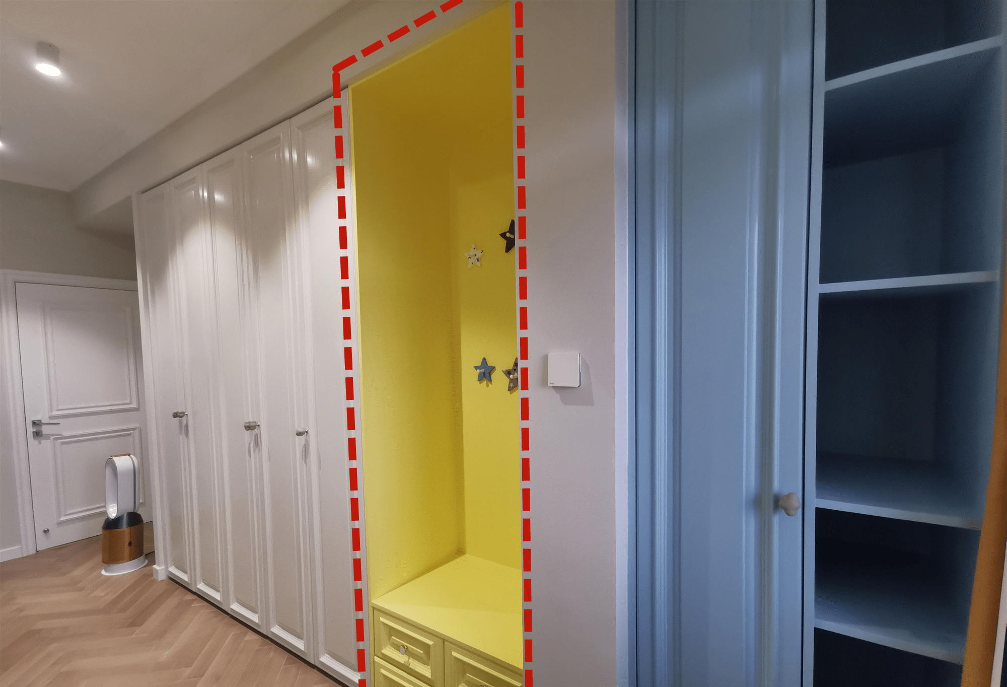 二胎家庭早淘汰上下铺了,13㎡塞2张床打满柜体,瞬间多出10平收纳!