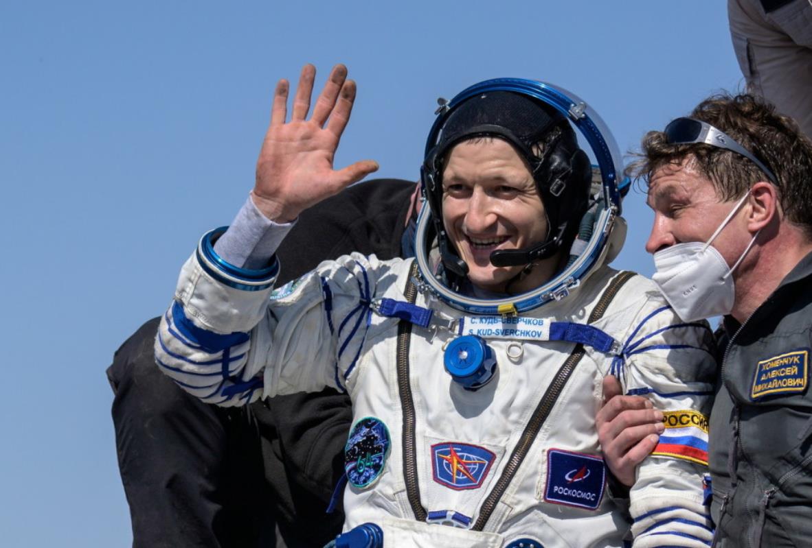火星车 宇航员谢尔盖，在太空流浪311天后被救回地球，发现祖国没了