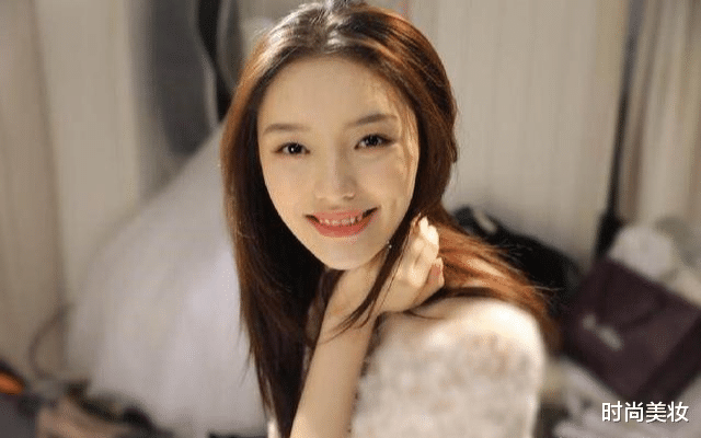 时尚美妆|《美人鱼》捧火的林允，皮肤白皙令人羡慕，其实只做了两件事