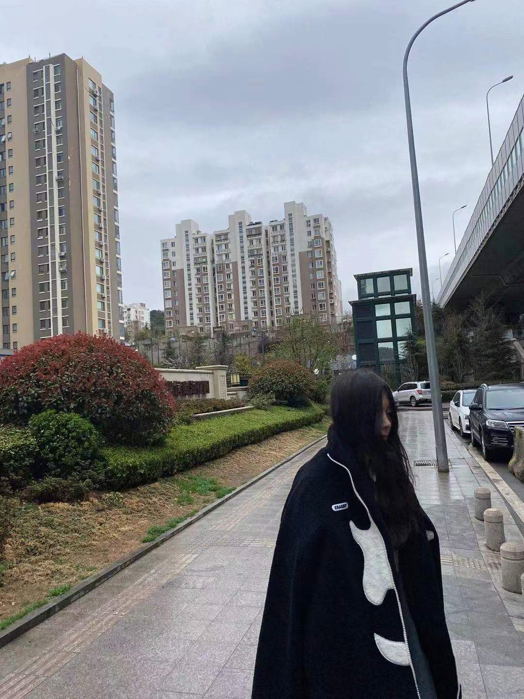 素菜 长发披肩的老弟