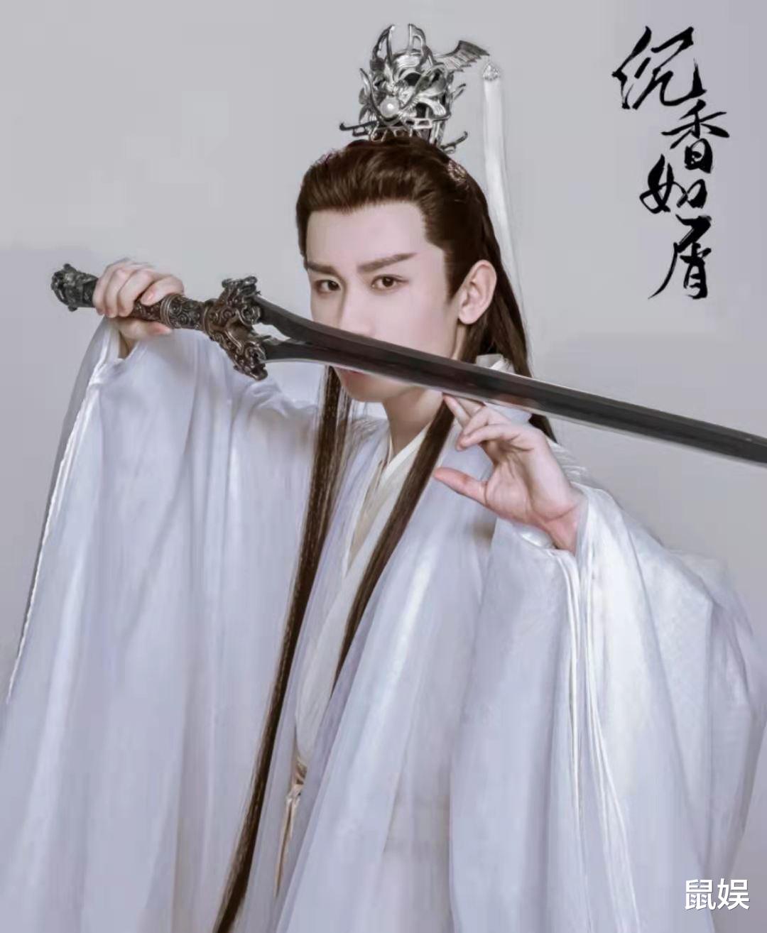 横店|成毅临时改变主意？曝其在横店躲着袁冰妍，剧组开机无奈延期