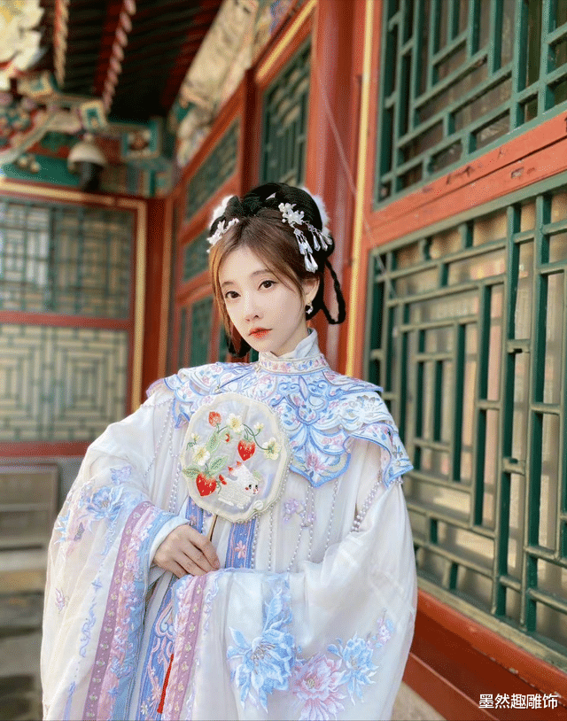 冯提莫|冯提莫又发新歌了，曲调展现国风，一曲《青梅雨水》美如诗画！