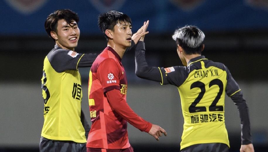 那不勒斯|活力四射！广州恒大两小将破门迎连胜，两人年龄加起来没郑智大！