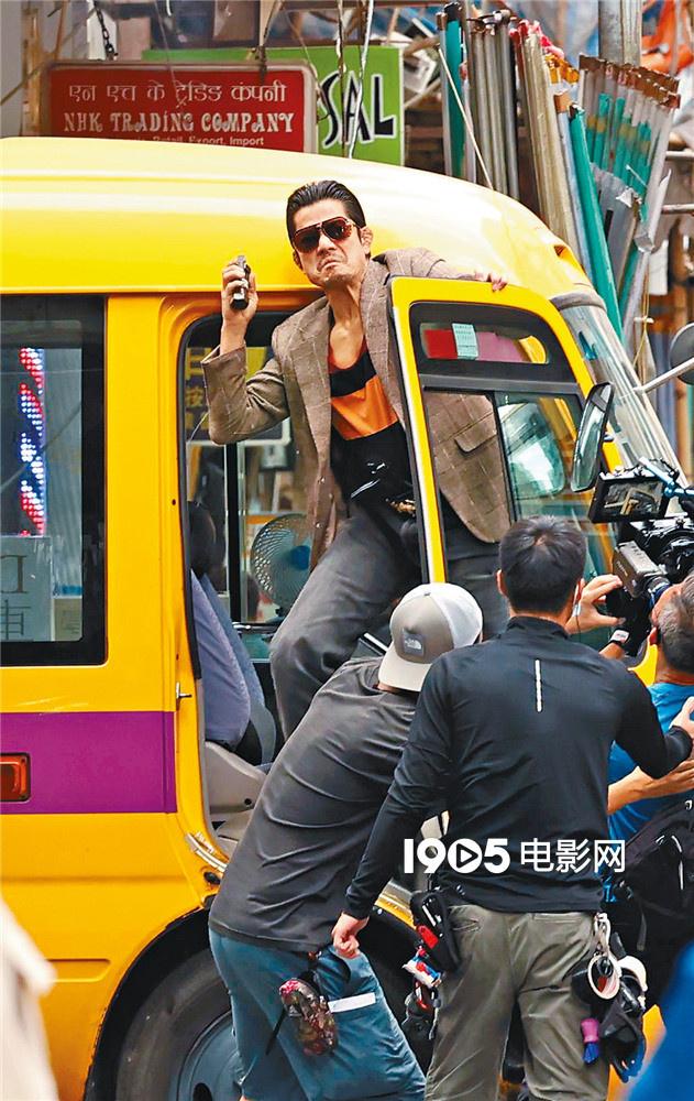 郭富城|郭富城现身《扫毒3》片场 变“贼王”当街投炸弹