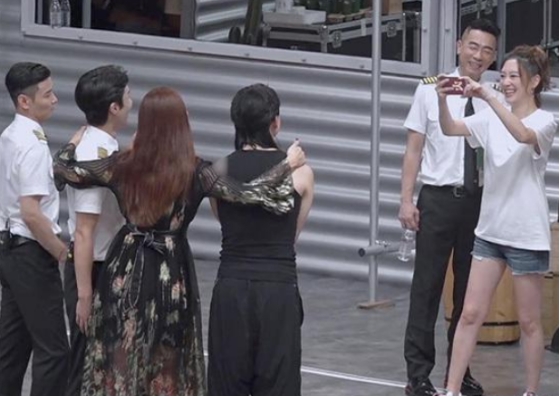 杜海涛|大湾区嫂子后台探班，蔡少芬忙对张智霖犯花痴，袁咏仪想认识戚薇