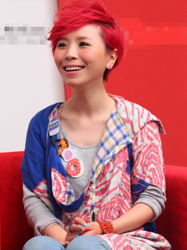 黄雅莉|黄雅莉,是个典型的湖南伢子,她老公壮实,长相帅气,颜值也不低