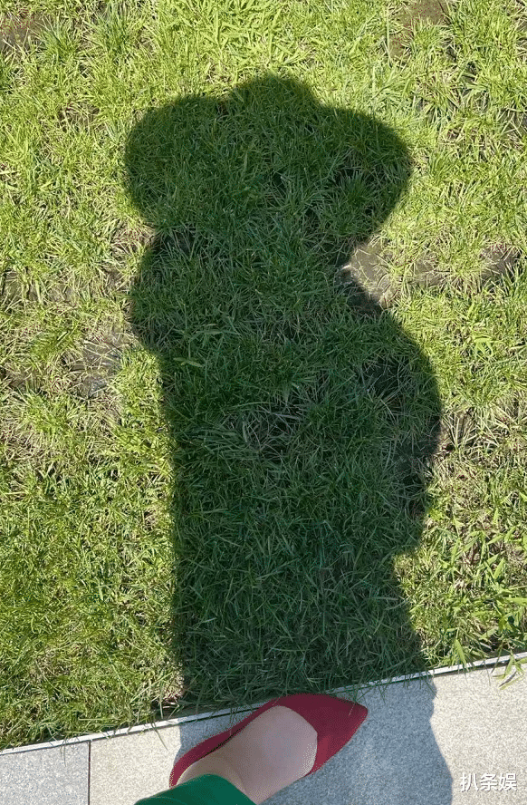 朱珠|朱珠晒老公视角孕晚期美照，巨肚如箩脸蛋却超小，自称大码超模