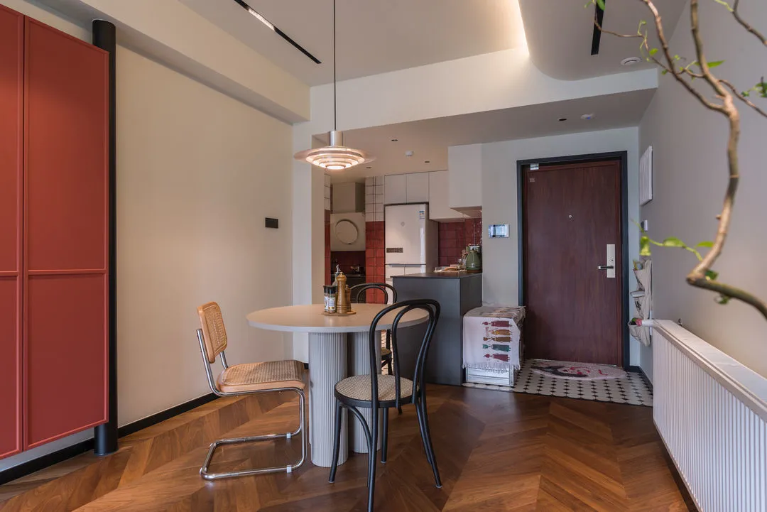 90后“斜杠青年”的独居生活,80㎡一居室享受自由生活