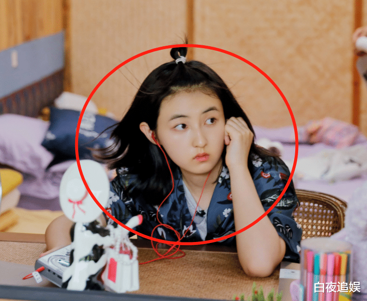 张子枫|为何只选张子枫当常驻？《向往》导演的要求，多数女艺人都做不到