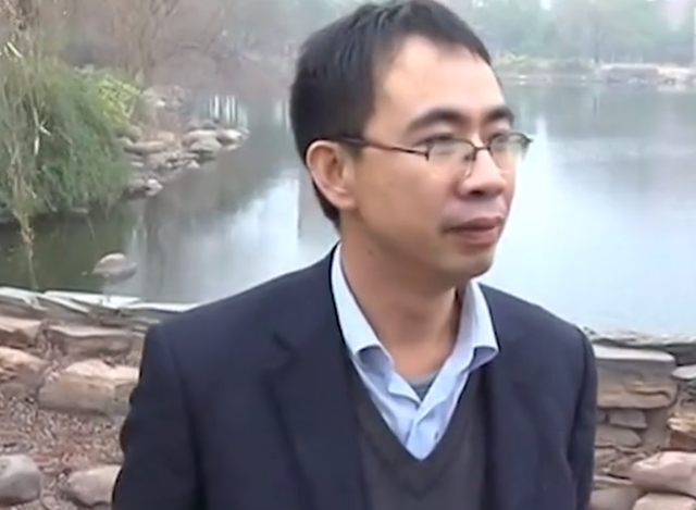 农村小伙逆袭成硕士高管,嫌弃超市打工的妻子,想抛弃妻子反被打
