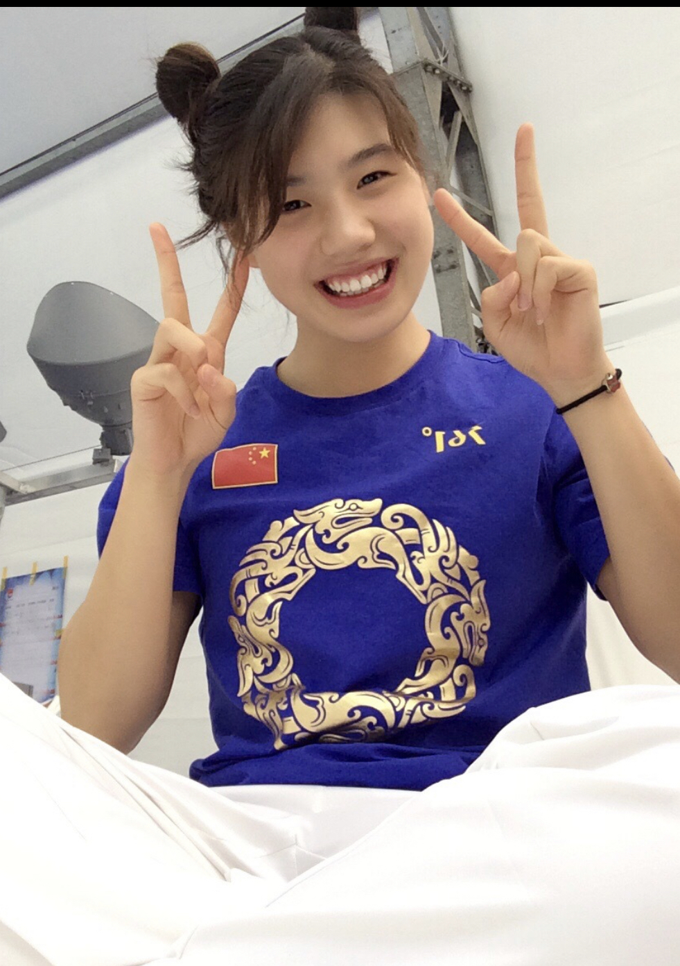 潮帮先生|张雨霏一天夺两金真霸气！私下却是俏皮女孩，扎哪吒头卖萌超可爱