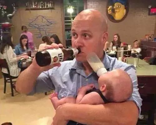 兜妈爱叨叨|郭晶晶不在家,霍启刚“糊弄式”带娃逗乐网友:吃快餐太真实了