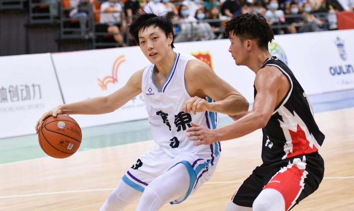 微风吹拂晓|美国媒体: 胡明轩正式被雄鹿队邀请参加夏季联赛，球迷回应