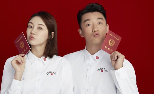 苗苗|苗苗发全家福庆生，女儿甜蜜送吻首次露正面，跟郑恺长得一模一样