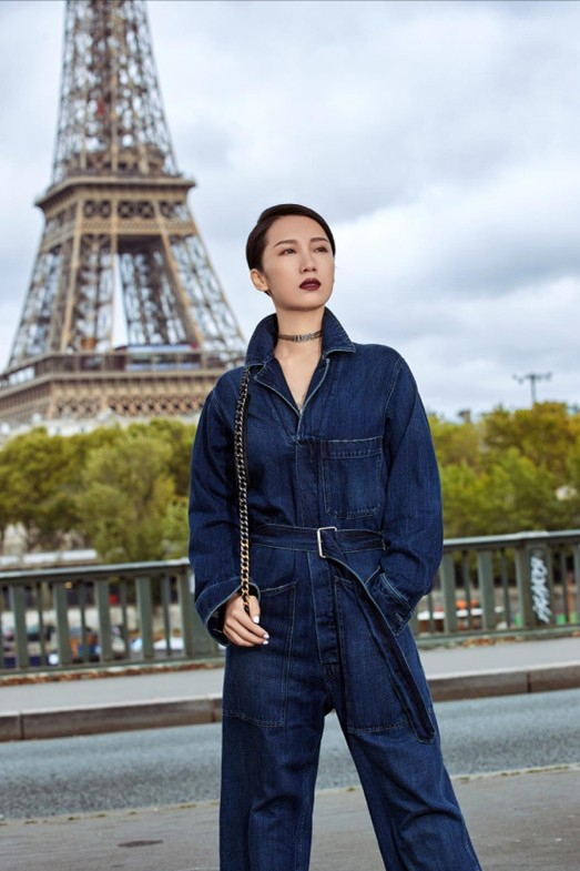 连体裤|李念不愧是阔太，穿的连体服装很休闲，气势也不输车晓