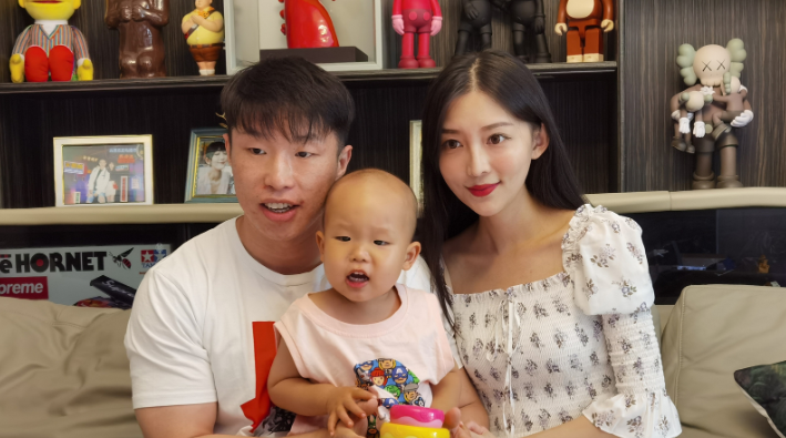 德云社|德云社“饼嫂”晒娃引起群嘲，只因烧饼基因太强，粉丝：别挣扎了