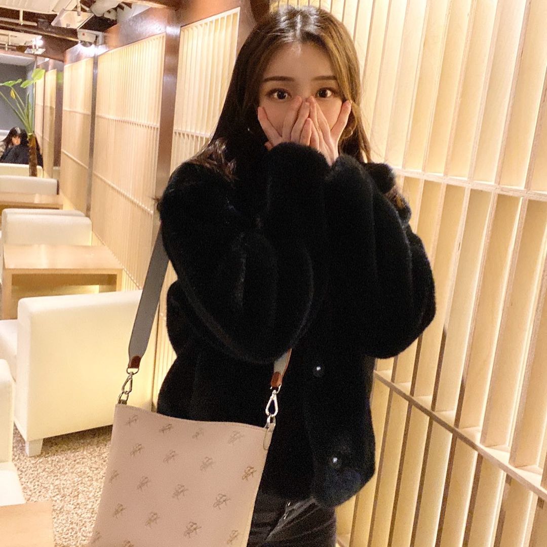 衬衫 基础款单品穿出高级感的关键,在于配色的选择,时髦精致还很撩人