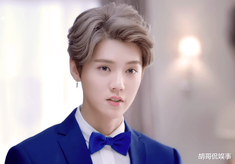 鹿晗|鹿晗被授予希望工程突出贡献者证书，低调做事，娱乐圈第一人