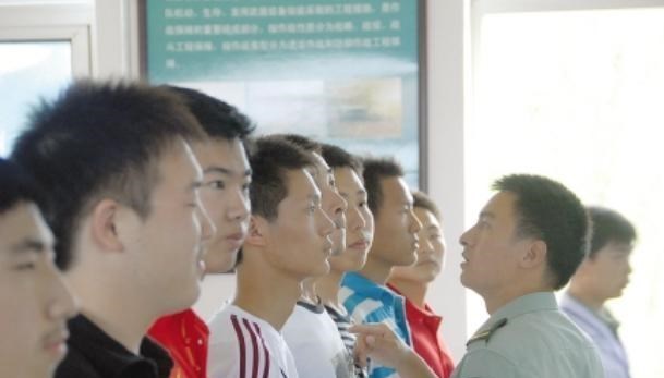 依科育儿吧|江西考生648分报国防科大，政审通过以为胜券在握，不料却遭退档