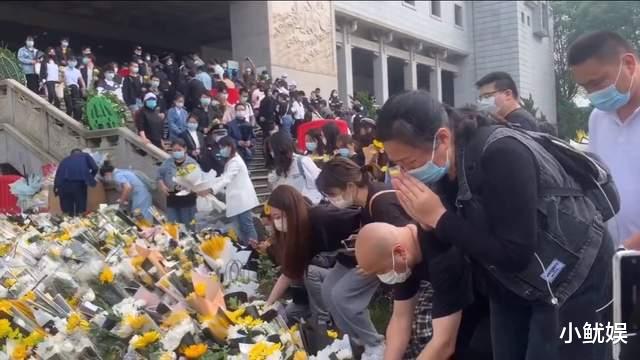 万梓良|就事论事！63岁的万梓良到现场送别袁爷爷，这2点真的没问题吗？