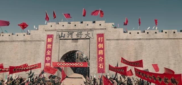 大决战|《大决战》傅作义在剧中说的一句话，道出解放战役胜利的根本原因