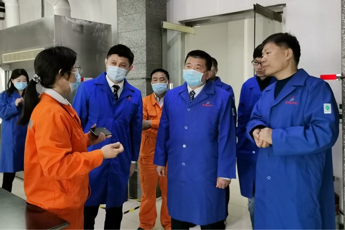 中国山东网菏泽 菏泽润华总经理曲敬明一行参访东明石化集团 探讨强强联合