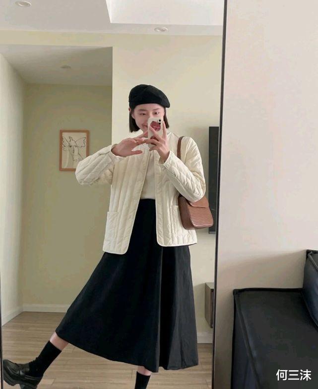 何三沫 冬天别乱买裙子,可以优先选择A字半身裙,显瘦又温柔