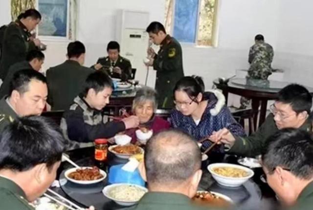 陕视新闻 相差61岁，这张“婚纱照”刷屏了